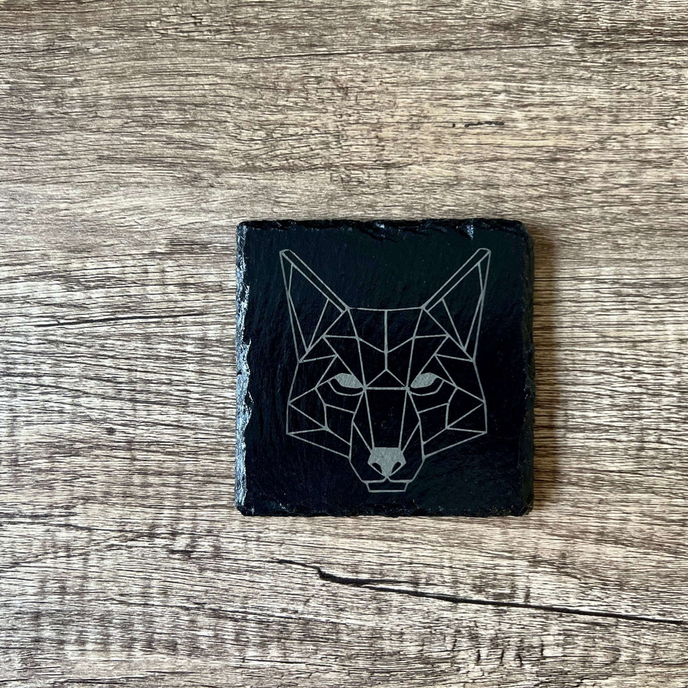 Sous-Verre thème animaux Fox Géométrique │ Ensemble cadeau de (4) sous-verres en ardoise personnalisé au thème Fox Géométrique ! Ces sous-verres en pierre d’ardoise gravés au laser font d’excellents cadeaux de mariage, de fête ou personnels. - Chaque ense